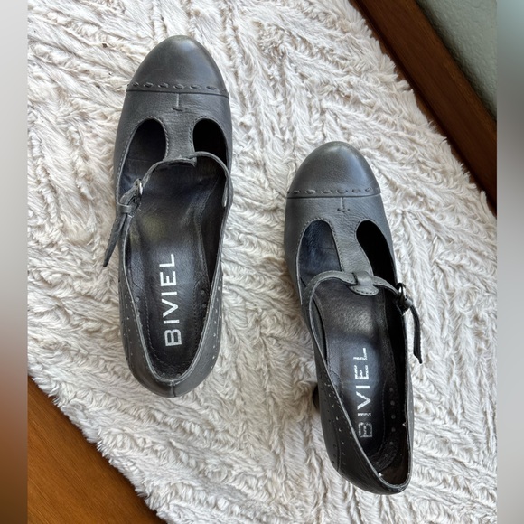 BIVIEL from Anthropologie: Mary Jane T-strap with brogue details 38/8 USA - Picture 5 of 15